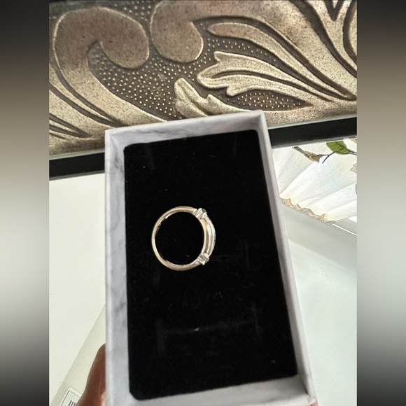 10k gold diamond ring - Picture 3 of 4